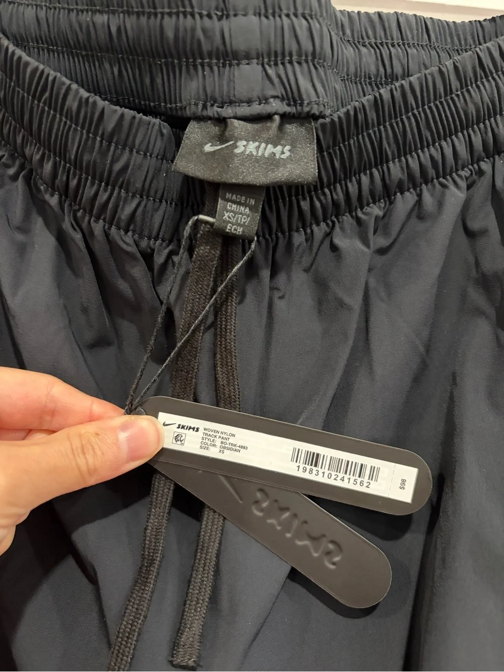 SKIMS NIKE NWT Woven Nylon Pants in OBSIDIAN SZ XS - Picture 6 of 10